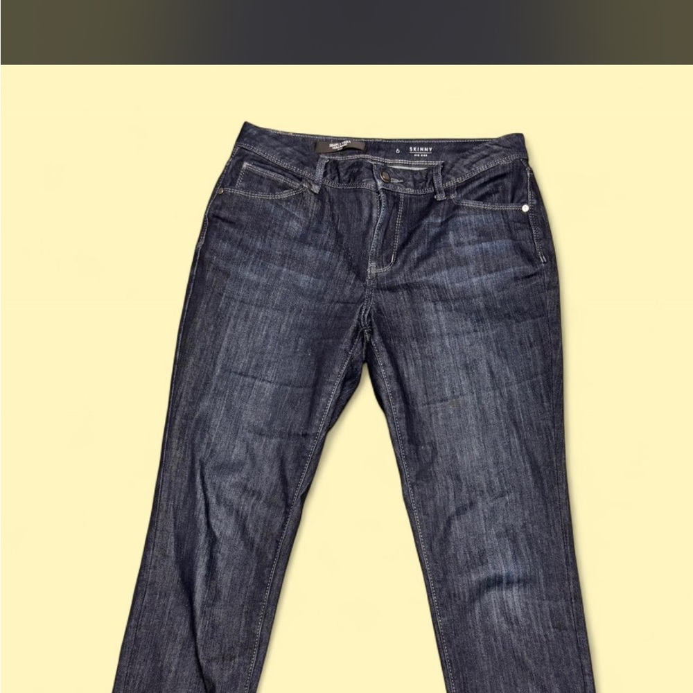 Vera Wang’s Simply Vera  Dark Blue Midrise Skinny Jeans size 6